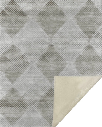 Trevi TV4-P Gray Throw Blanket
